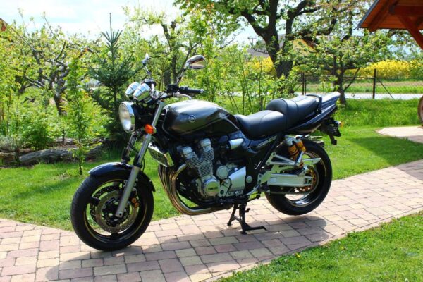 Yamaha XJR 1300 - Image 12