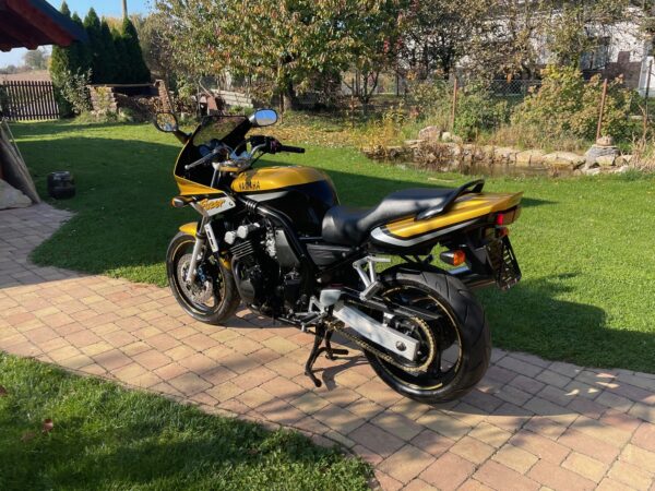 Yamaha FZS 600 Fazer - Image 4