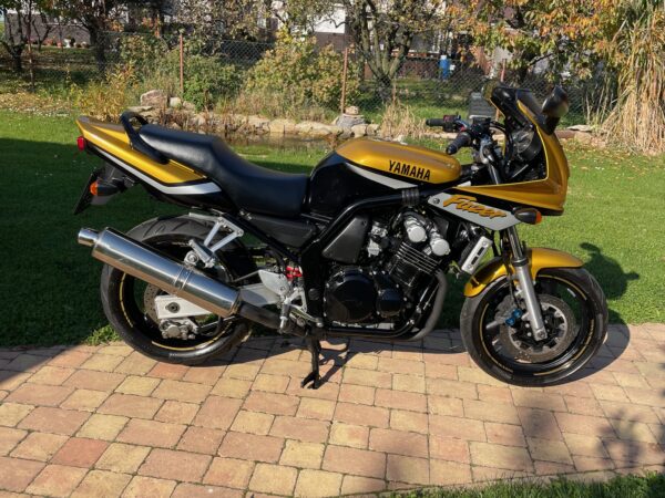 Yamaha FZS 600 Fazer - Image 2