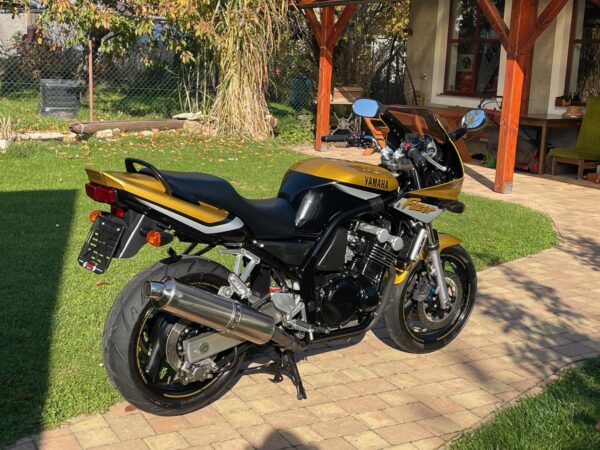 Yamaha FZS 600 Fazer - Image 3