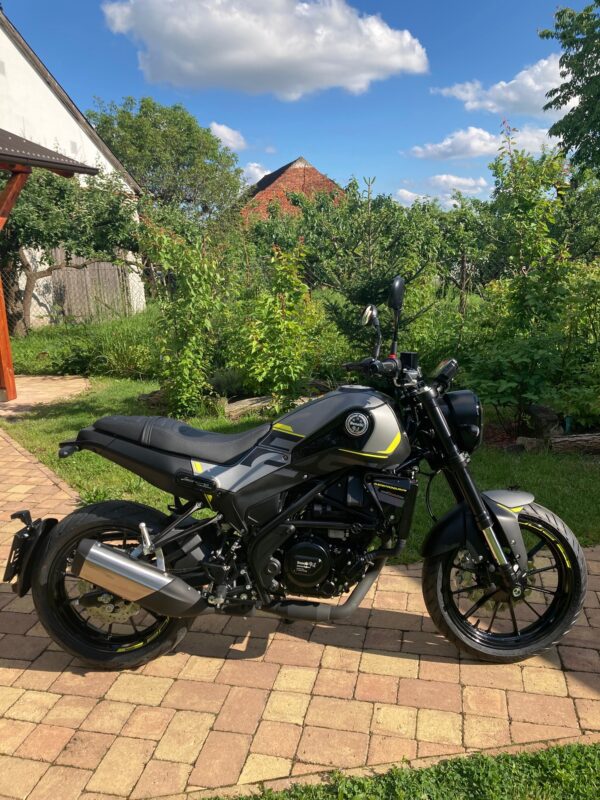 Benelli Leoncino 250