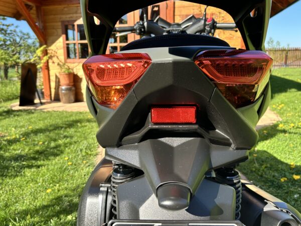 Yamaha X-Max Tech Max 300 ABS - Image 11