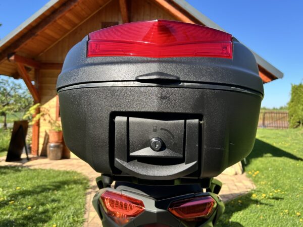 Yamaha X-Max Tech Max 300 ABS - Image 12
