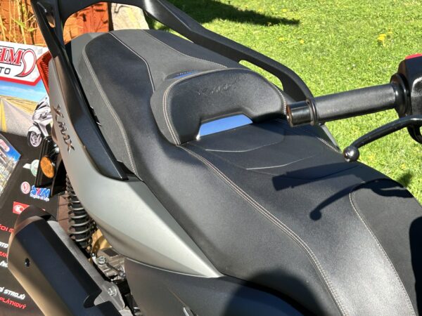 Yamaha X-Max Tech Max 300 ABS - Image 14
