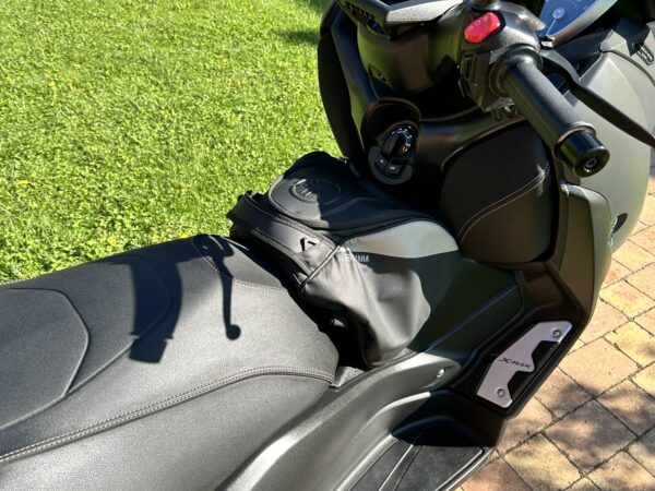 Yamaha X-Max Tech Max 300 ABS - Image 16