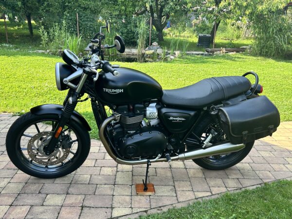 Tirumph Street Twin 900 ABS - Image 2