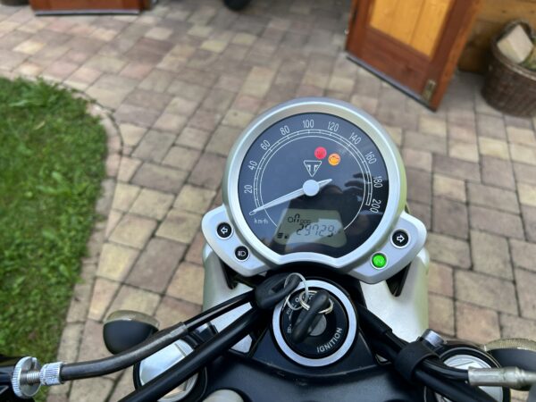 Tirumph Street Twin 900 ABS - Image 11