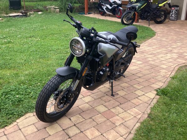 Brixton Crossfire 125 LC ABS - Obrázek 2