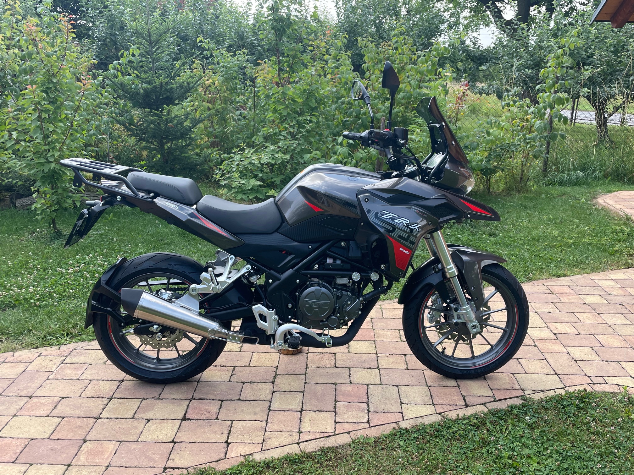 Benelli TRK 251 - Obrázek 2