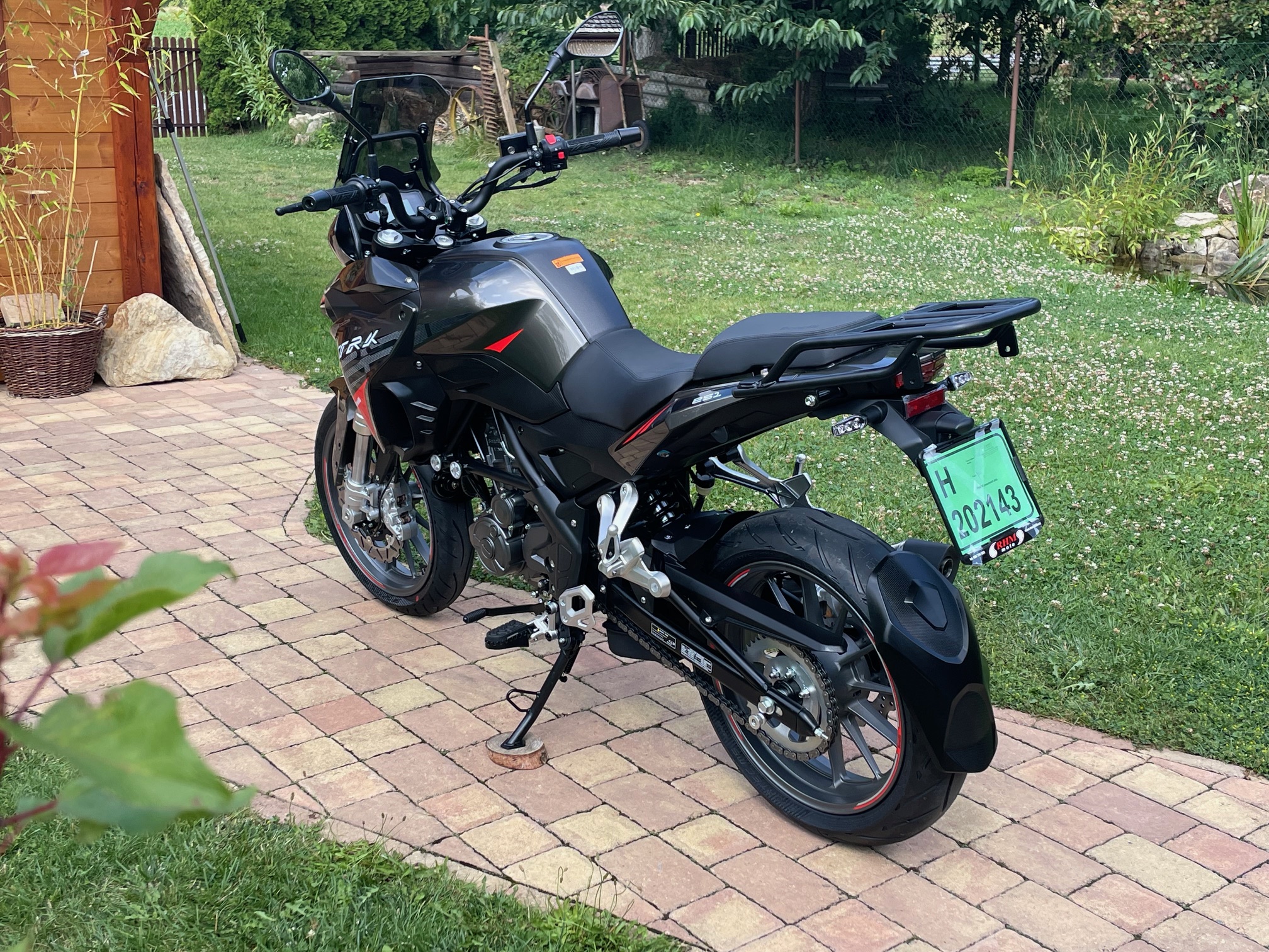 Benelli TRK 251 - Obrázek 4