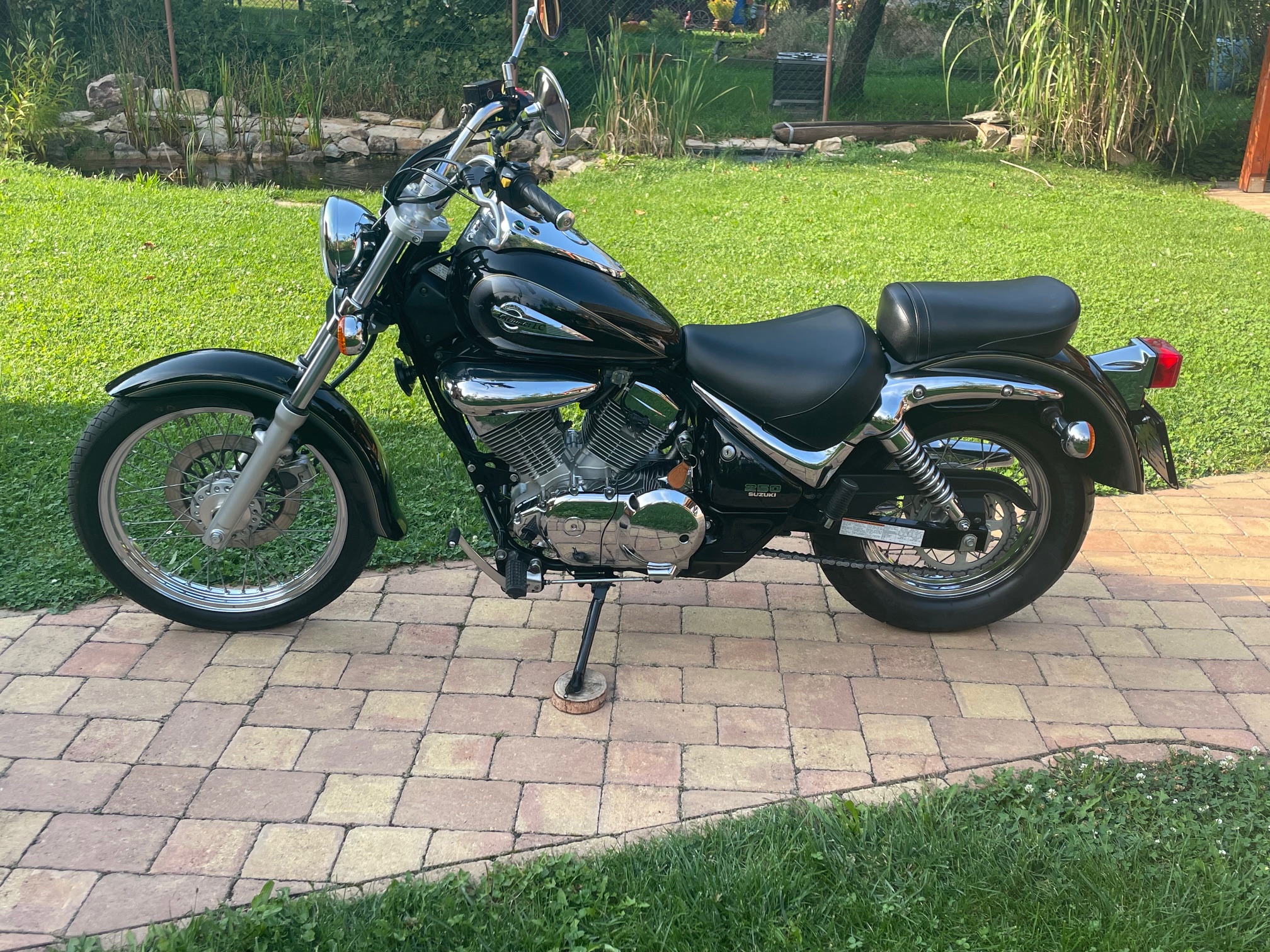 Suzuki VL 250 Intruder - Obrázek 6