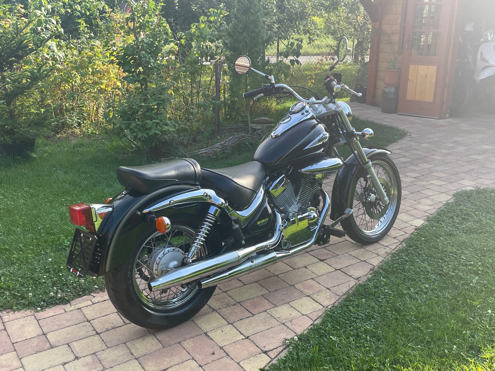 Suzuki VL 250 Intruder - Obrázek 4