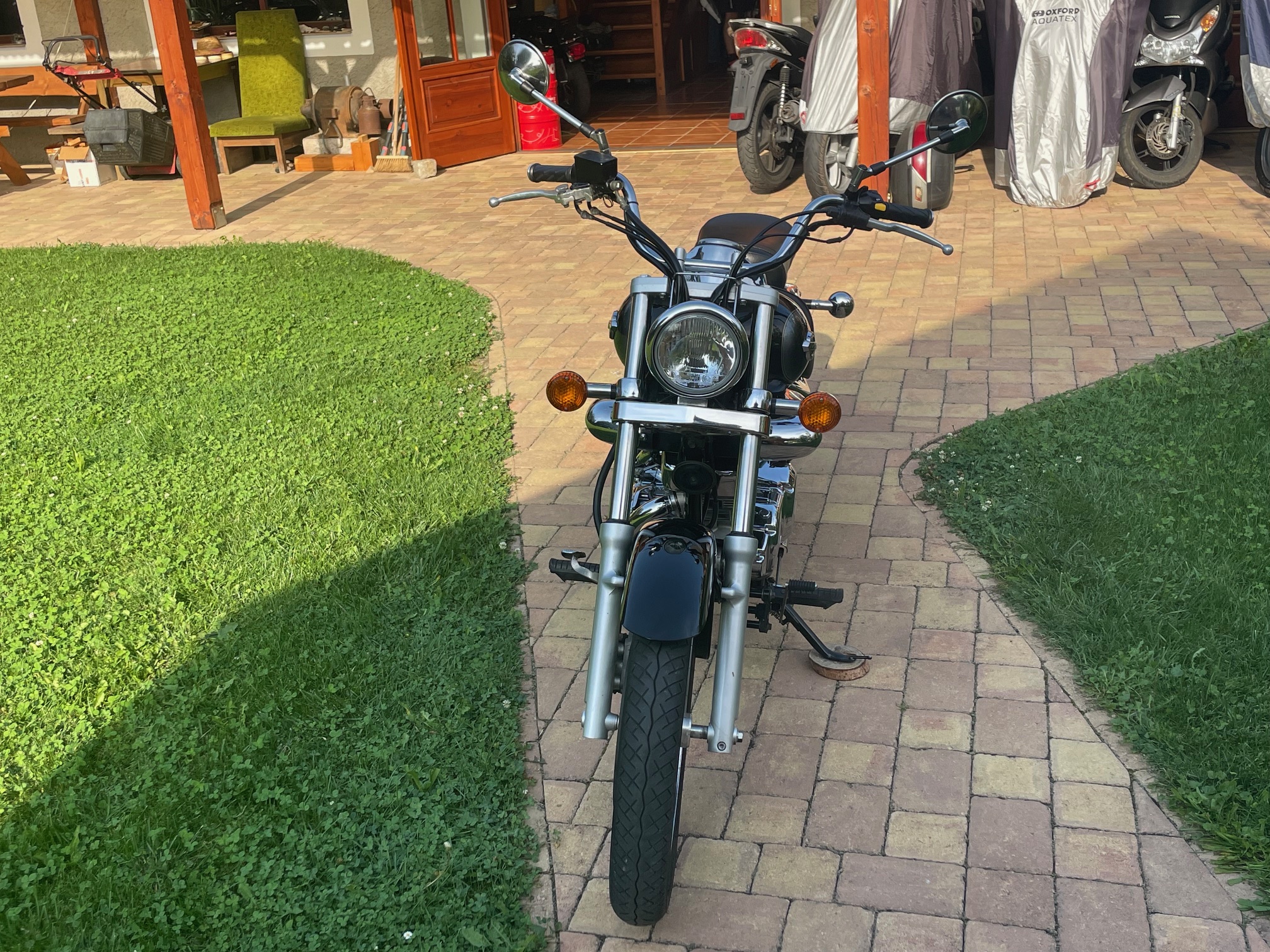 Suzuki VL 250 Intruder - Obrázek 8