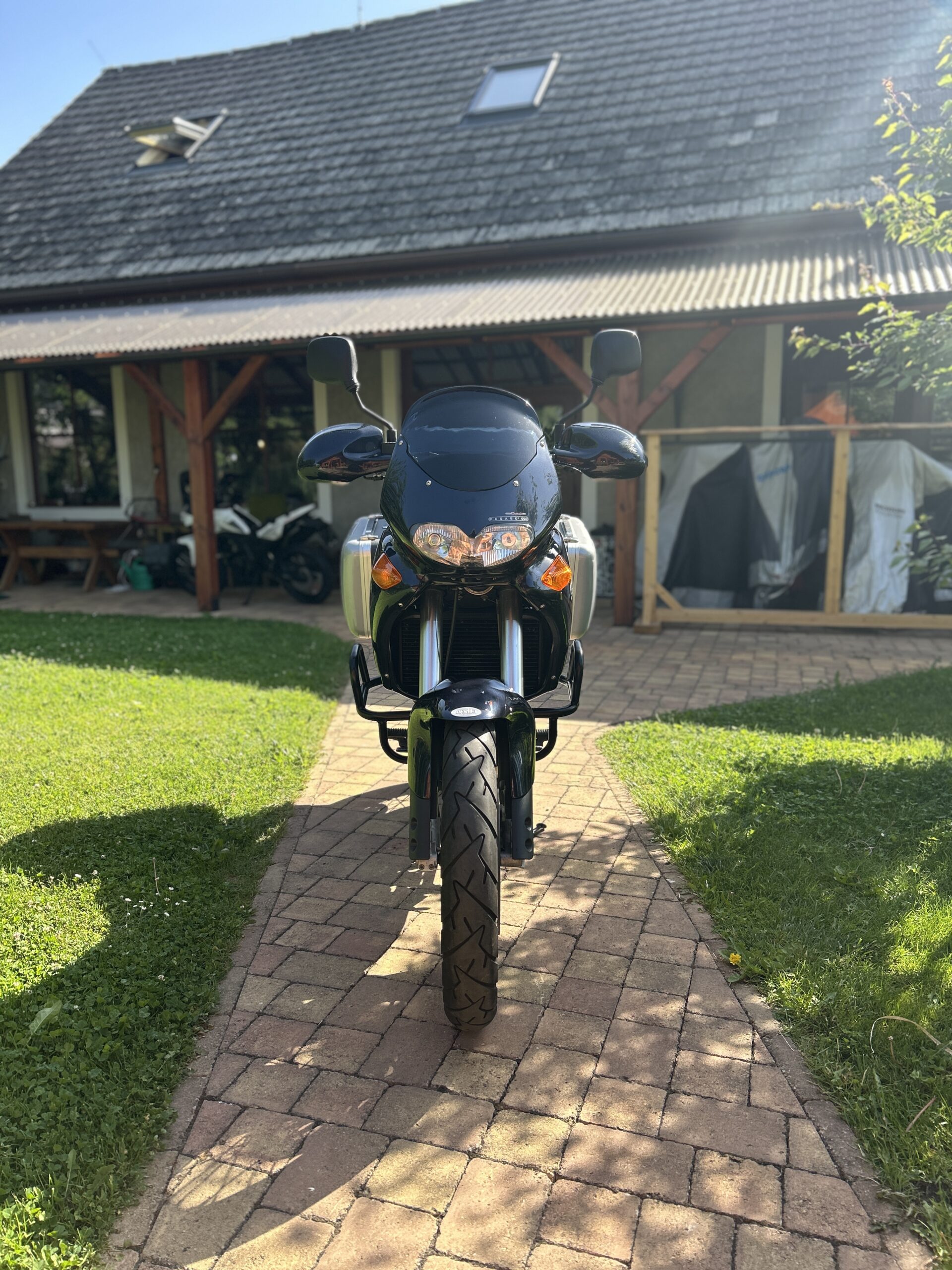 Aprilia Pegaso 650 - Obrázek 2