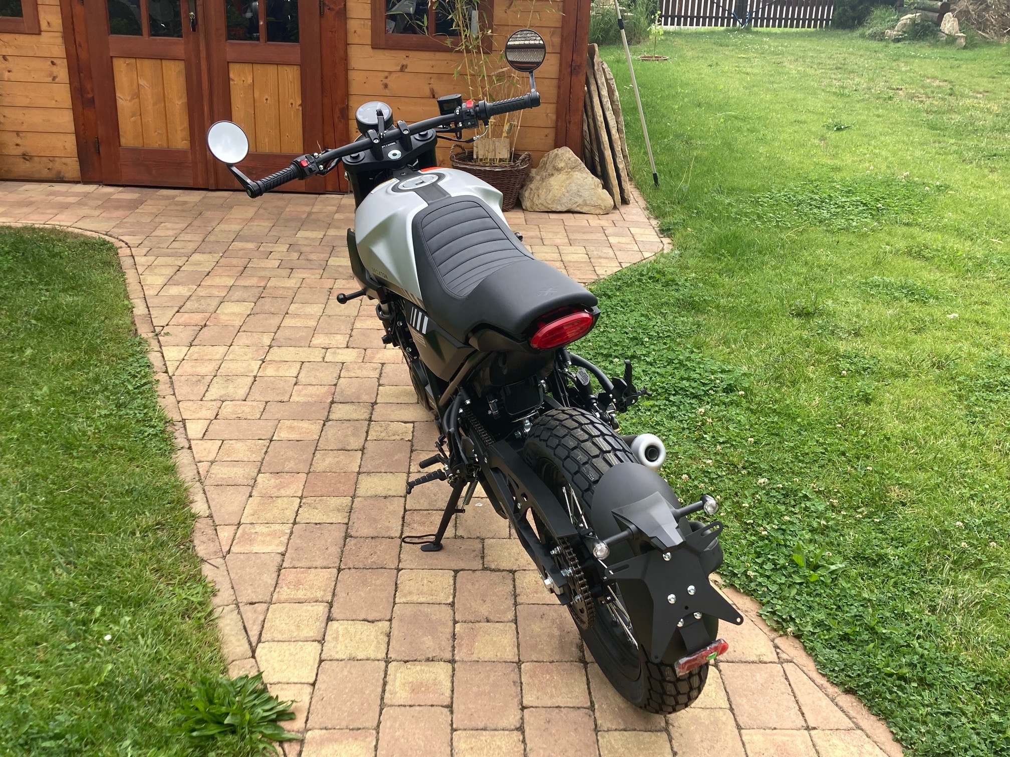 Brixton Crossfire 125 - Obrázek 7