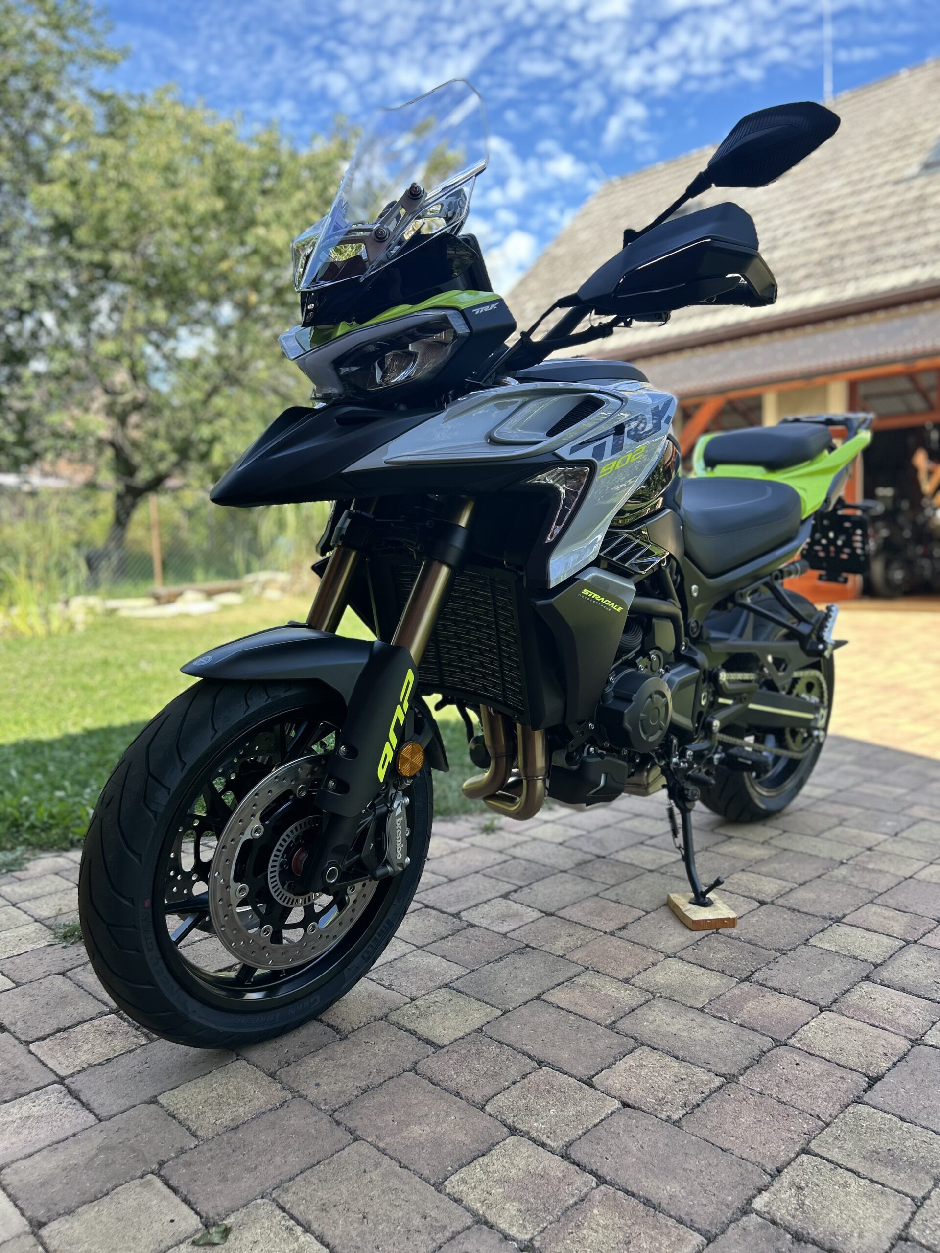 Benelli TRK 902 Stradale - Obrázek 3