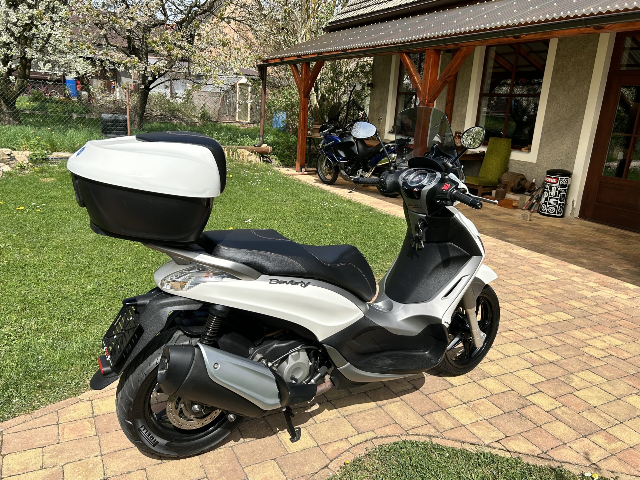 Piaggio Beverly 350 - Obrázek 8